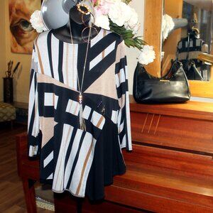 SOLD Stretchy Lightweight Geometric Tunic Top